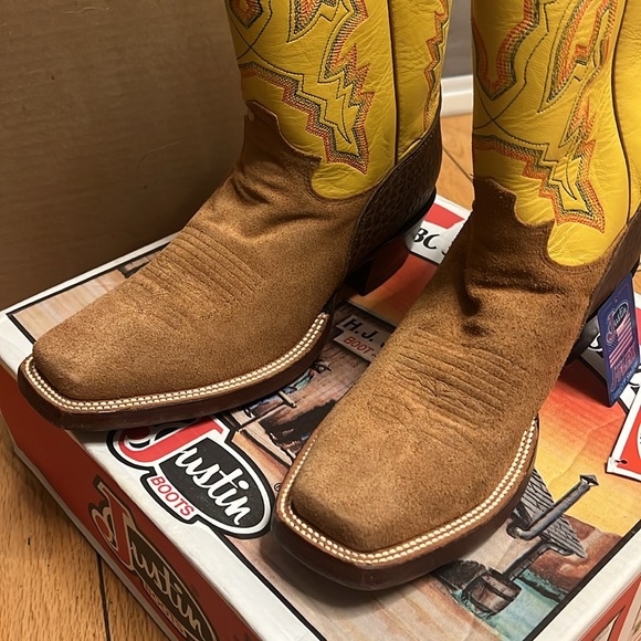 Justin Boots for men. Like new! Size 8.5 - Picture 4 of 11